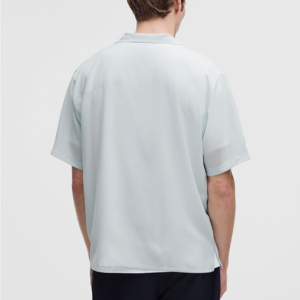 NWT Lululemon Lightweight Camp Collar Button-Up Size M - Picture 8 of 10